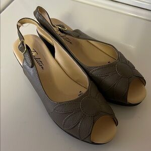 Tradition Women's Brown Peep Toe Slingback Shoes